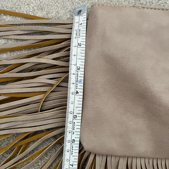 NWT Tan Fringe Clutch Bag - Picture 3 of 4